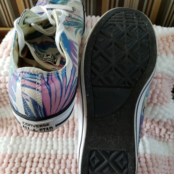 EUC CTAS Fresh Cyan/Magenta Glow/White low top kicks (10M; 12W) - Picture 2 of 8